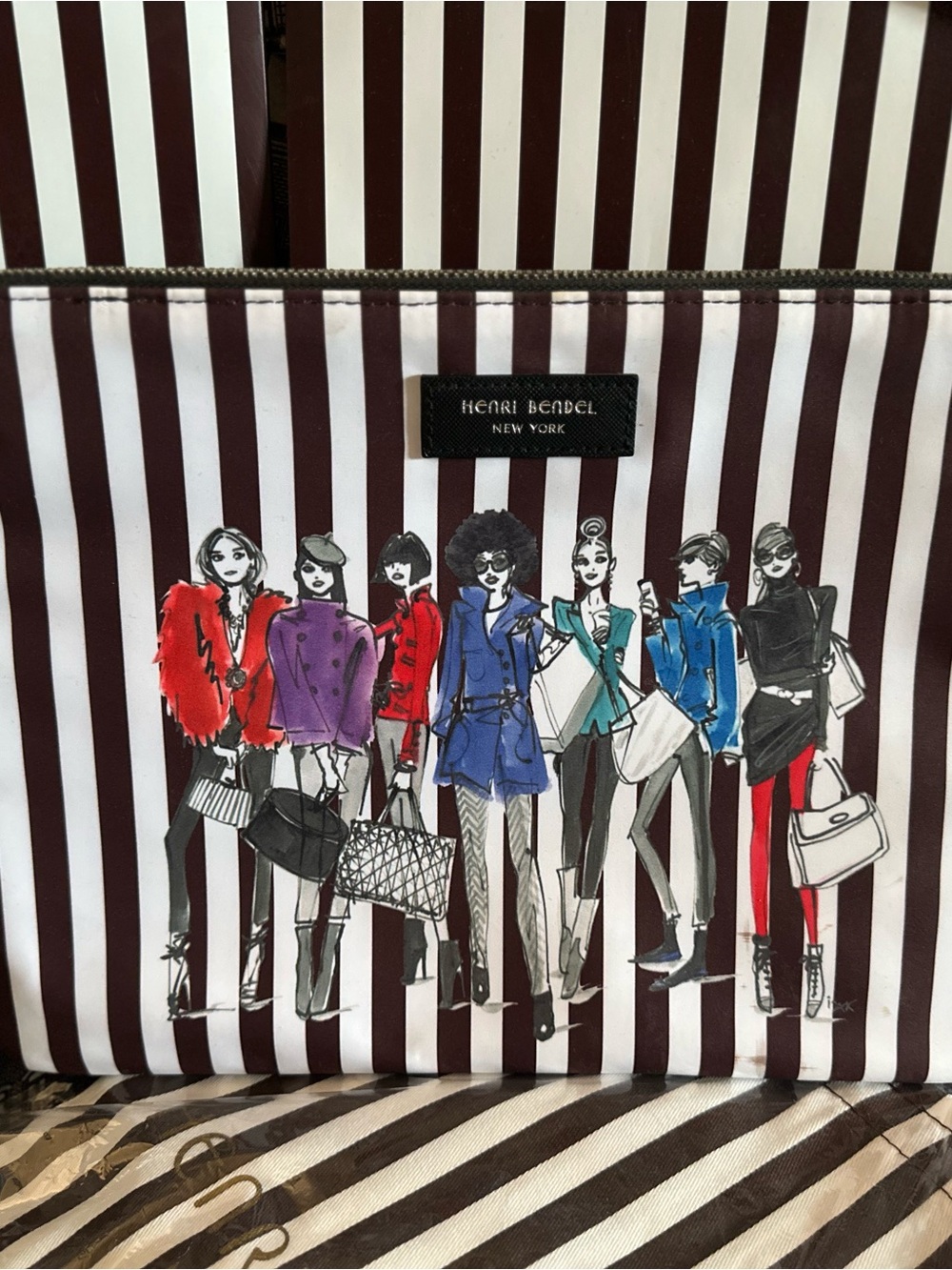 Henri Bendel, Slim Hanging Weekender-Izak Girl Print, Matching Pouch, Toiletry - Picture 4 of 14
